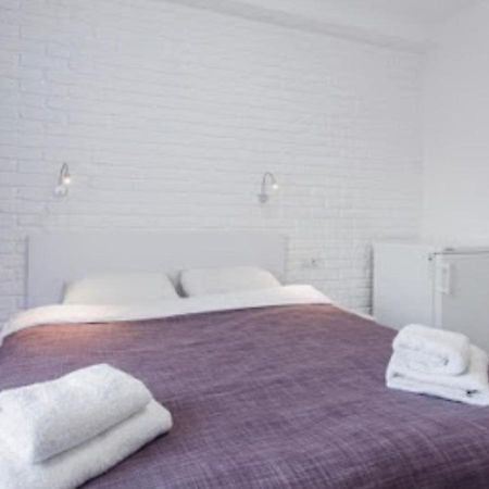 Smart Hotel Rooms Near Metro 24/7 Kiev Buitenkant foto