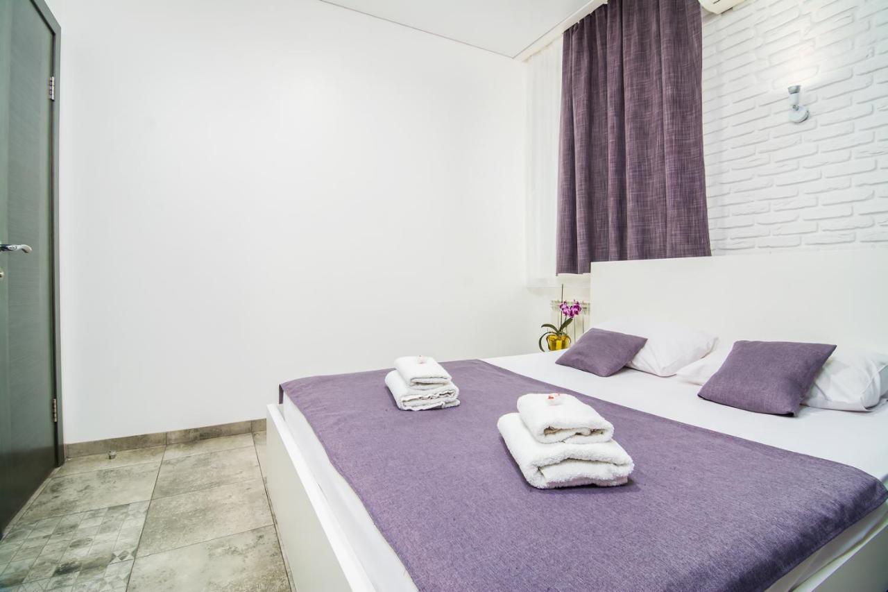 Smart Hotel Rooms Near Metro 24/7 Kiev Buitenkant foto