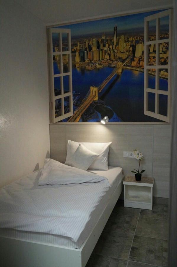 Smart Hotel Rooms Near Metro 24/7 Kiev Buitenkant foto