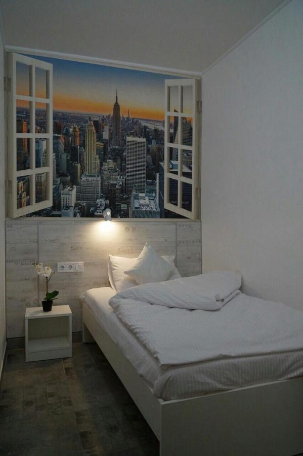 Smart Hotel Rooms Near Metro 24/7 Kiev Buitenkant foto